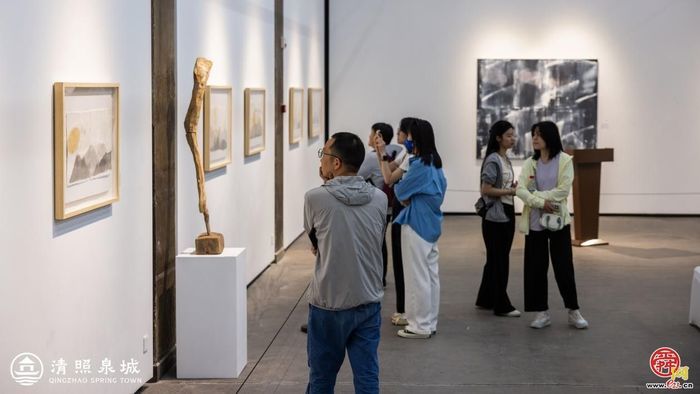 “清照泉城诗歌之夜暨吕德安作品展”于泉畔开幕，诗人艺术家共谱泉城春夜诗章