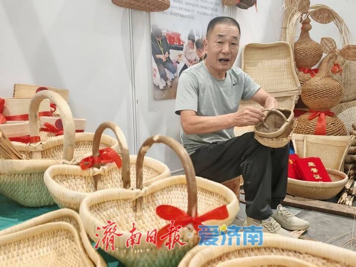 草柳诉传承 文登草柳编亮相“泉・茶”国际文化艺术周