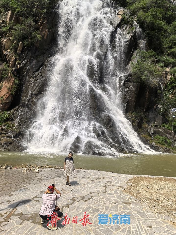 一年四季 泉在济南丨黄巢飞瀑奔涌去 一帘清凉入画来