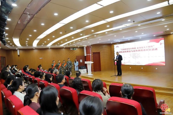 全民国防“泉”动员︱济南国防动员普法与宣传教育“进社区”活动走进商河县许商街道鑫隆帝景城社区