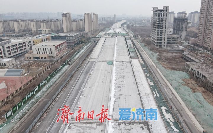 工业北路快速路东延工程 1.4万吨桥梁顶升到位