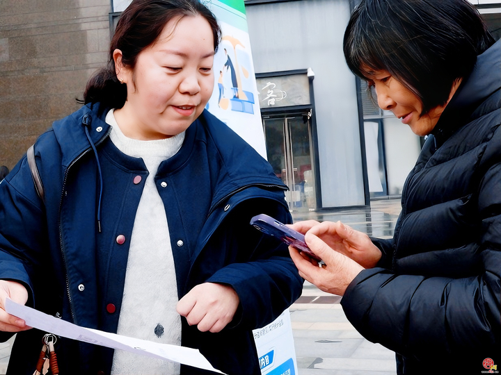 济南市统计工作者进重点商圈开展普法宣传