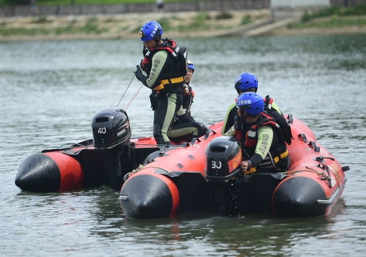 济南消防开展水域救援演练