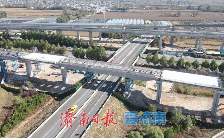 项目强省会｜双跨济广高速立交，济南凤凰黄河大桥南延工程全面推进箱梁架设