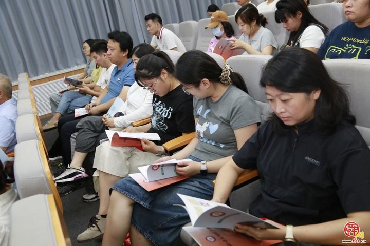 全民国防“泉”动员︱济南市国动办走进济南高新区舜华路街道开展国防动员普法与宣传教育进社区活动