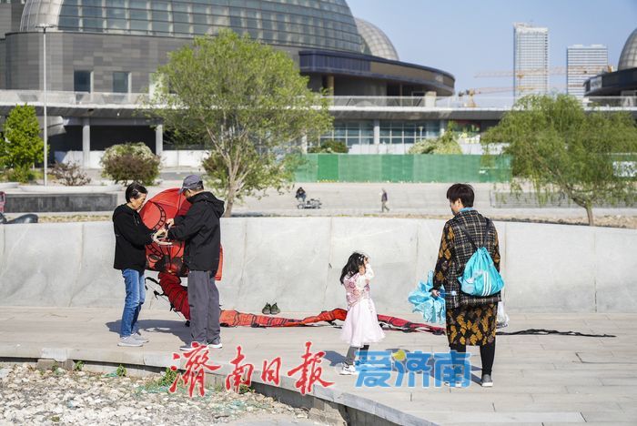 晴好天气催热户外活动，腊山河公园活力满满