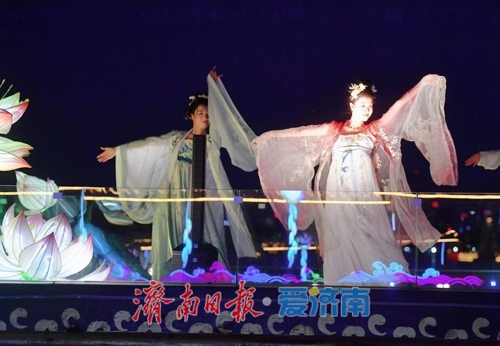 泉城新景致，明湖画中游