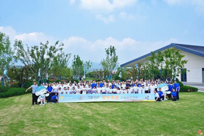 华润万象生活“万象守护 爱育希望”2026公益助学活动启幕