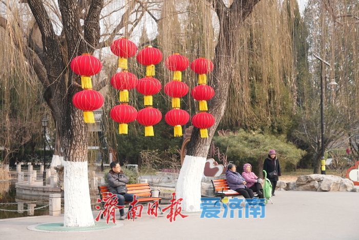 泉城年味气氛组已就位，是“蛇”候过年啦！