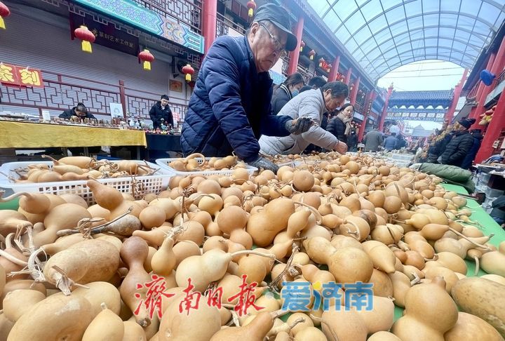 一年四季 泉在济南丨文化市场市民淘宝年味渐浓