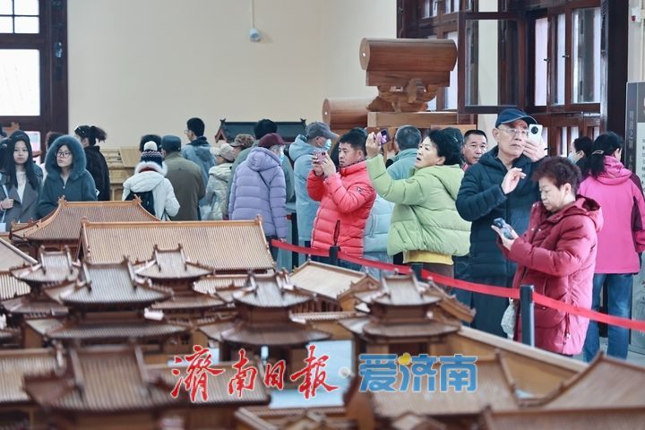 榫卯传古韵 中国古代建筑模型展持续火爆