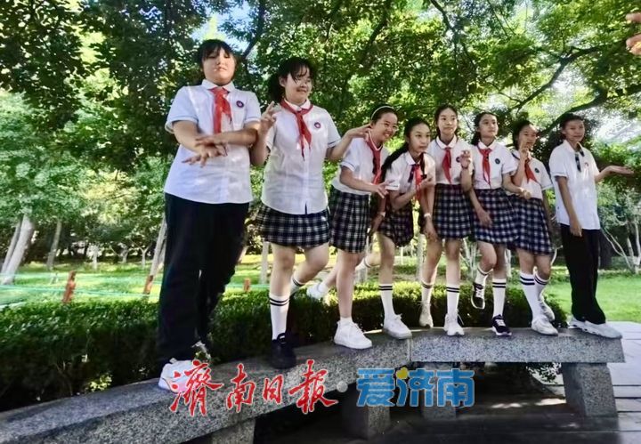 一年四季 泉在济南丨定格青春记忆 泉城公园现创意毕业照