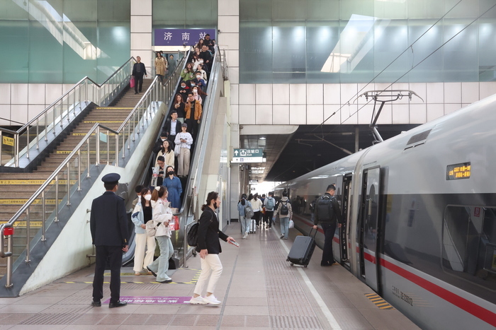 单日发送旅客1000366人次！“5.1”当天国铁济南局创旅客发送量新高