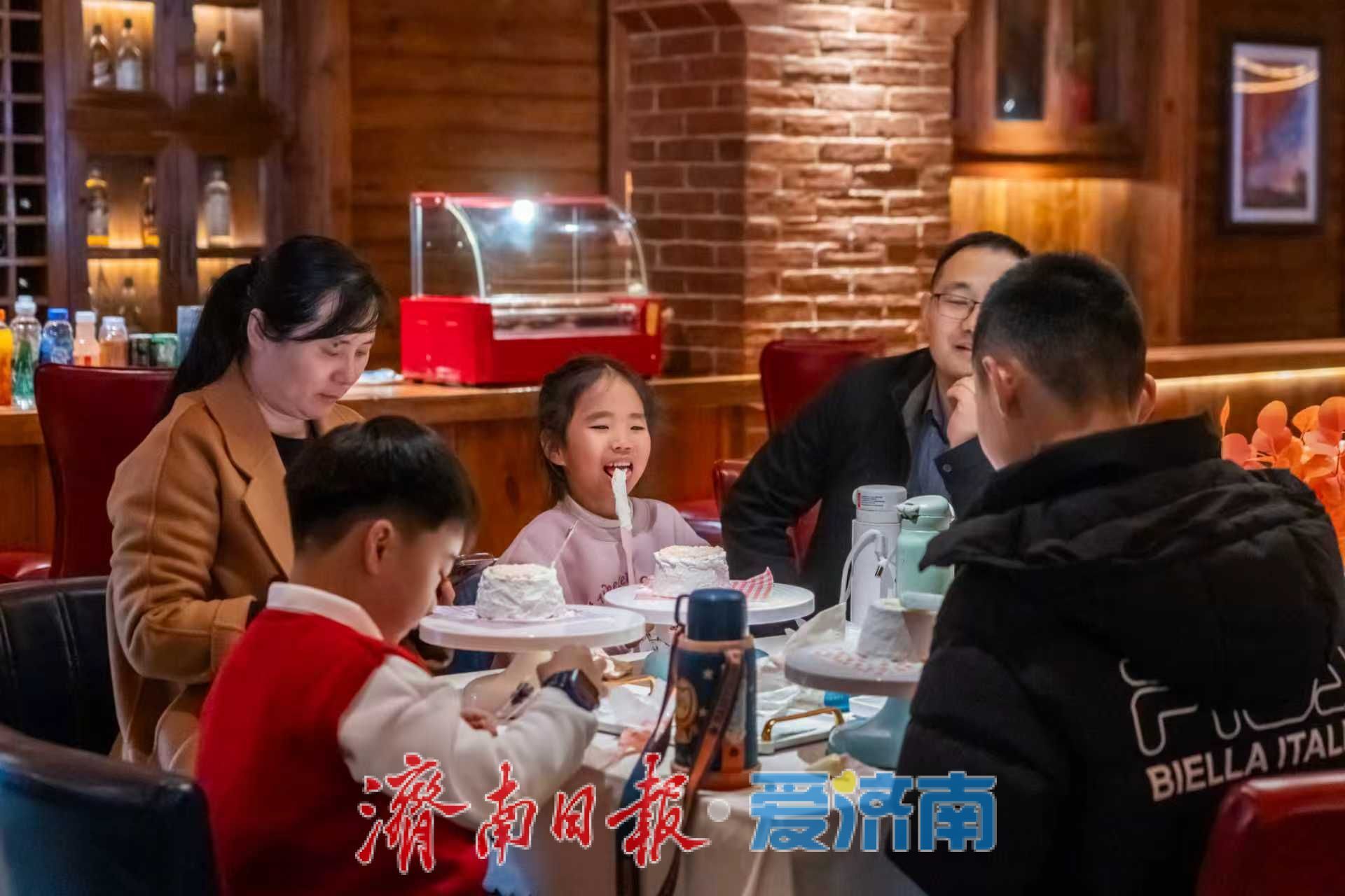 济南九如山迎春雪盛景，银装素裹间尽显诗意与治愈