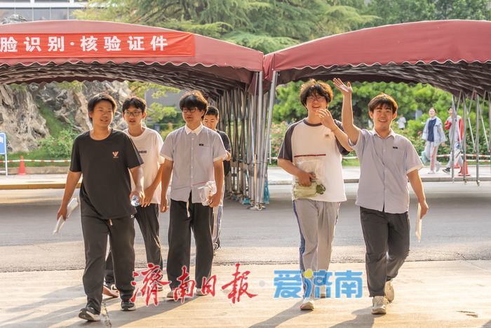 中考第二天结束，济南一中考点氛围暖意融融