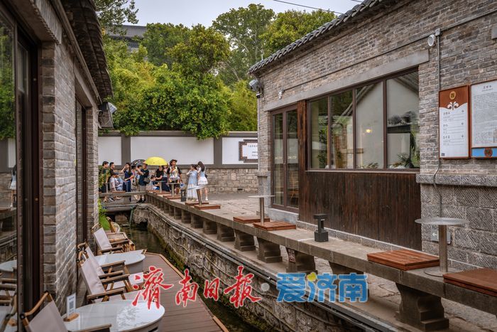 一年四季 泉在济南丨济南曲水亭街：泉畔戏水纳凉 老街焕发夏日活力