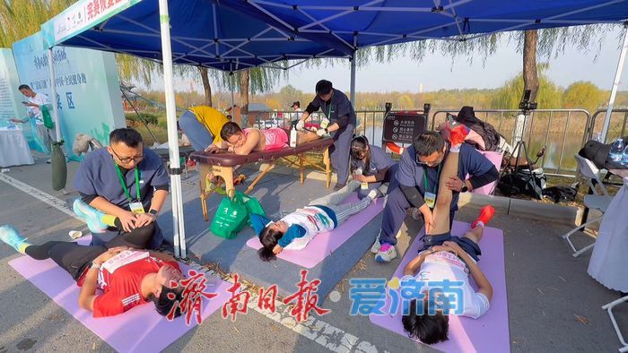 美丽中国·全民健身跑（山东·济南站）在华山历史文化湿地公园鸣枪开跑