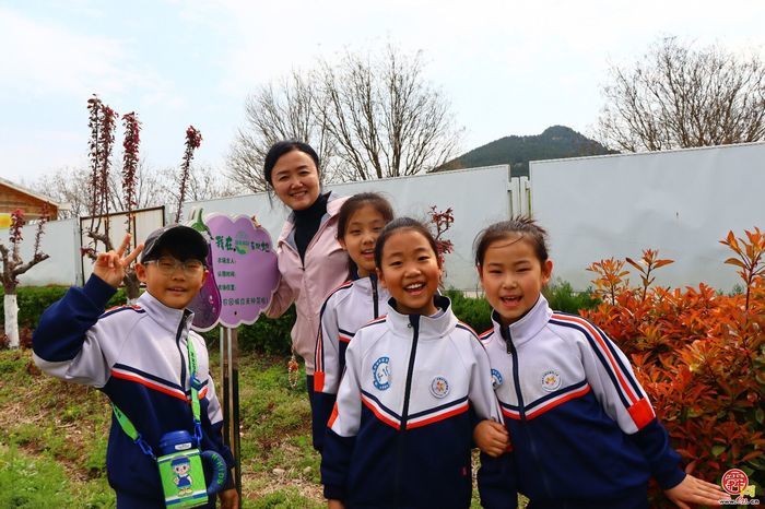 脚下踩泥土 心中藏成长——济南市天桥区枫景小学开启“‘玉’见小美好 节约大行动”主题实践课程