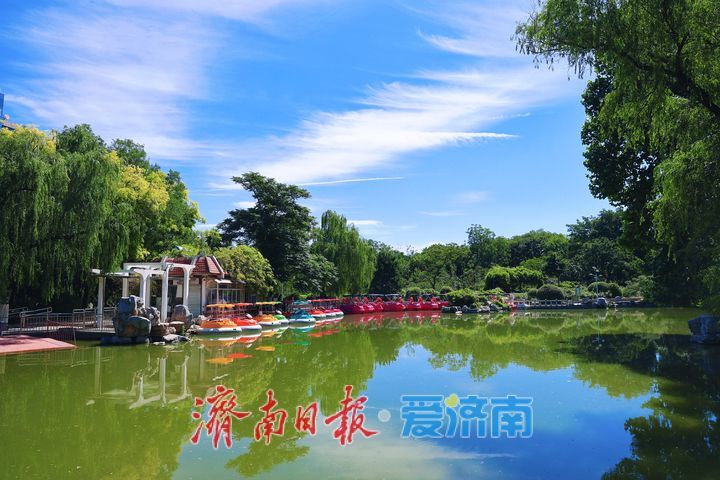 夏日游园正当时 满园清风入画来