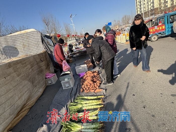 章丘绣惠大集人气火爆 烟火气里年味浓