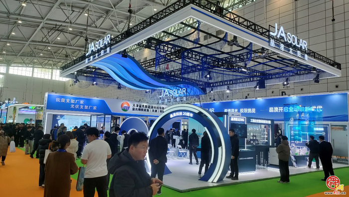 AI能源机器人亮相  2025第二十届济南国际太阳能展开幕