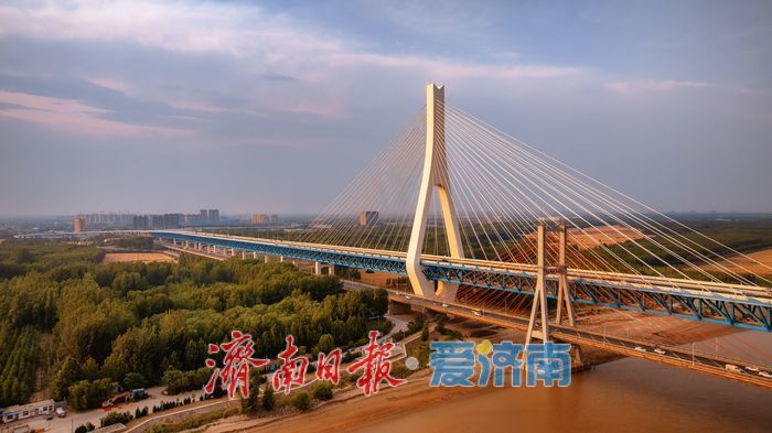 济南：黄河之滨“染金色”，日落景观燃亮大河新画卷