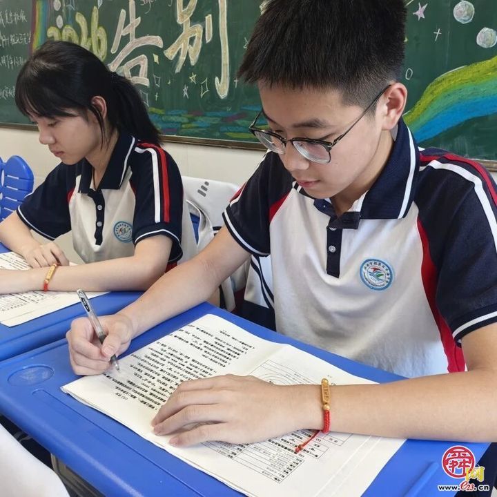 扬帆起航逐梦想 向海而行铸荣光——外海中学2026届九年级毕业仪式圆满举行