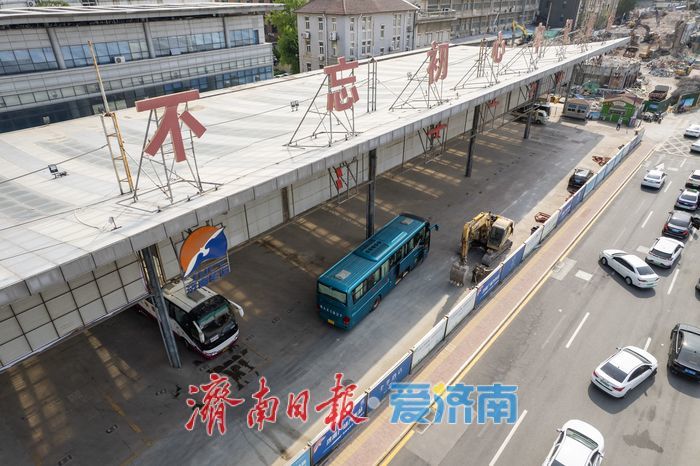 济南火车站南广场改造加速推进，天龙大厦拆除进入收尾阶段