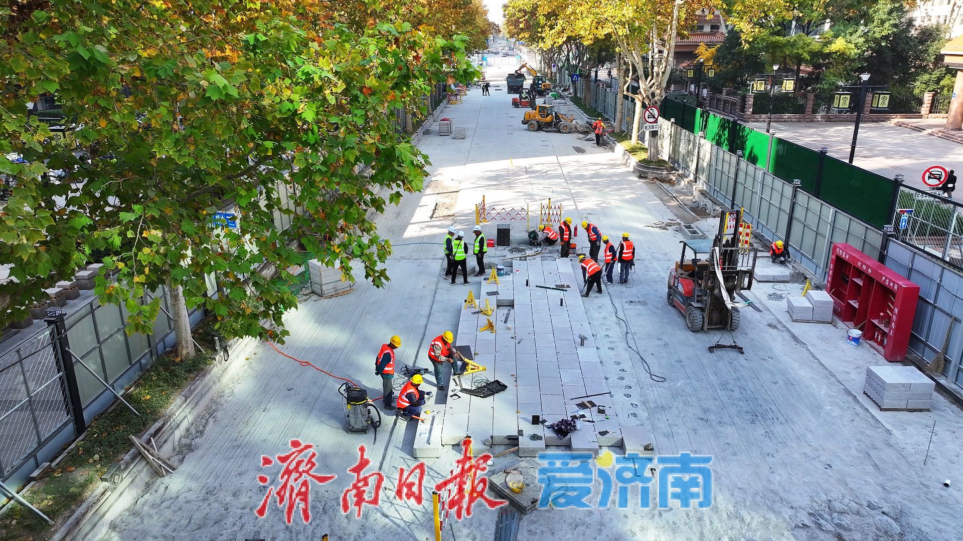 泉城路石材“换新装”：提升道路品质守护城市记忆