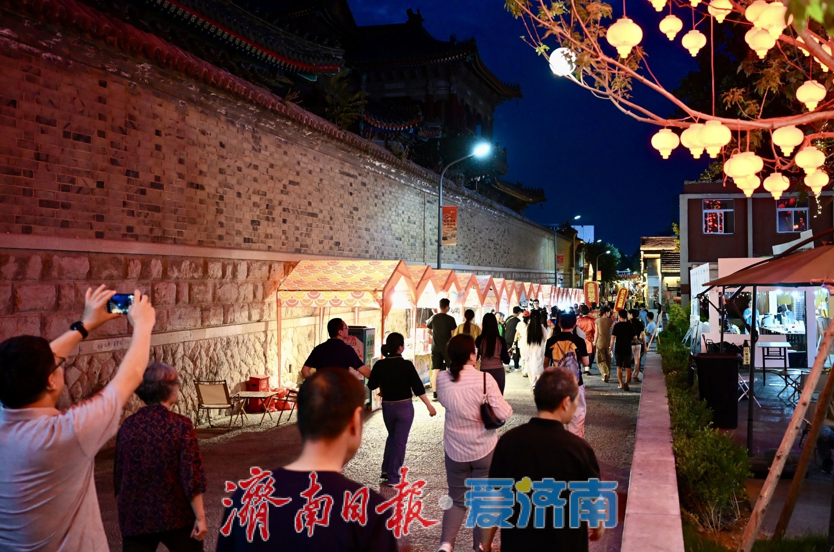 初夏上新街：人流如织，烟火满巷