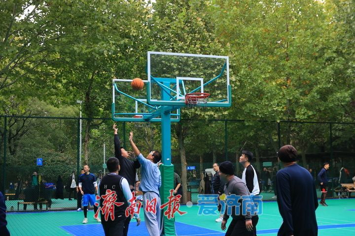 深秋添活力 快乐健身正当时