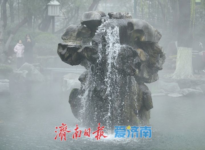 一年四季 泉在济南｜持续喷涌近200天，济南月牙泉生机勃勃迎元宵佳节