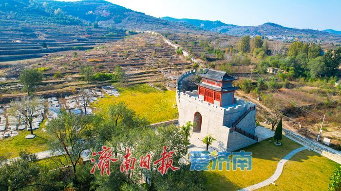 锦阳关齐长城遗址：秋日古垣映彩叶 千年雄关展新颜