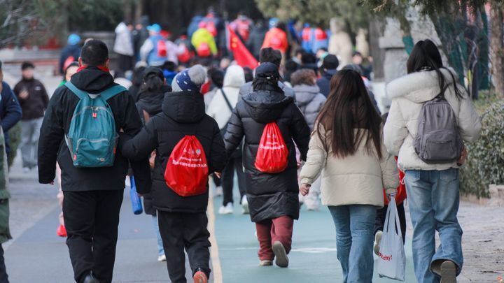 步步登高启新篇，全民健身体华章——2026年新年登高健身大会活动在千佛山圆满举办