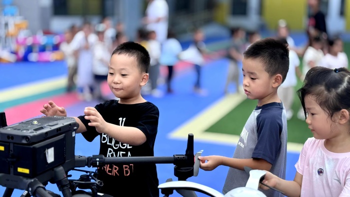 “科普无人机”飞入槐荫区洲阳幼儿园