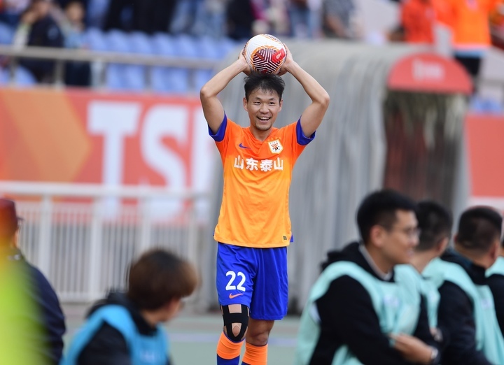 山东泰山4：1战胜沧州雄狮 中止连败获得喘息时机