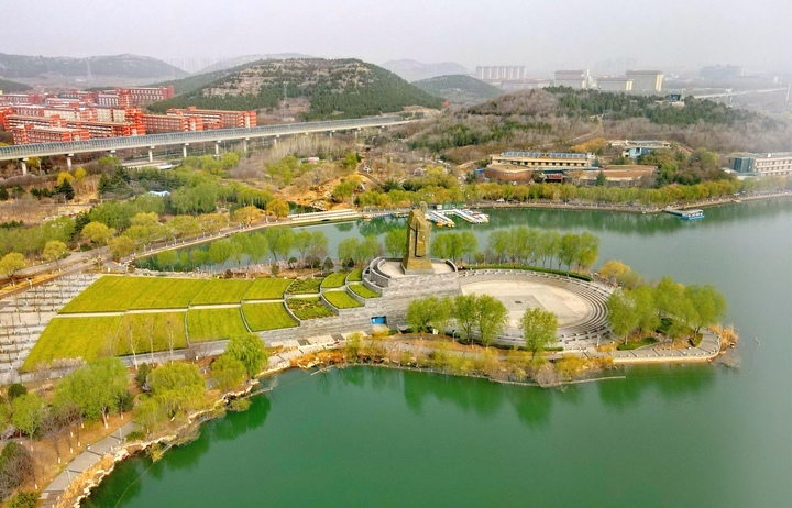 满目青翠 一园春色