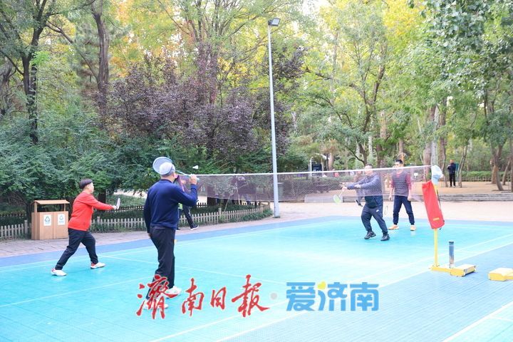 深秋添活力 快乐健身正当时