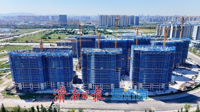 项目强省会｜丁太鲁新徐片区A‑15地块项目首栋楼封顶！天桥北部宜居新城加速成型