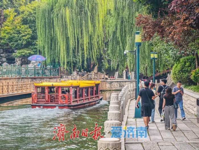 一年四季 泉在济南丨泉水之上看泉城，秋日画舫受青睐