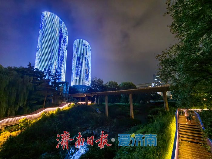 流光溢彩！济南西部灯光秀点亮城市夜色