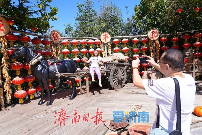 九顶塔赶秋节启幕 盛装鼓乐庆丰收