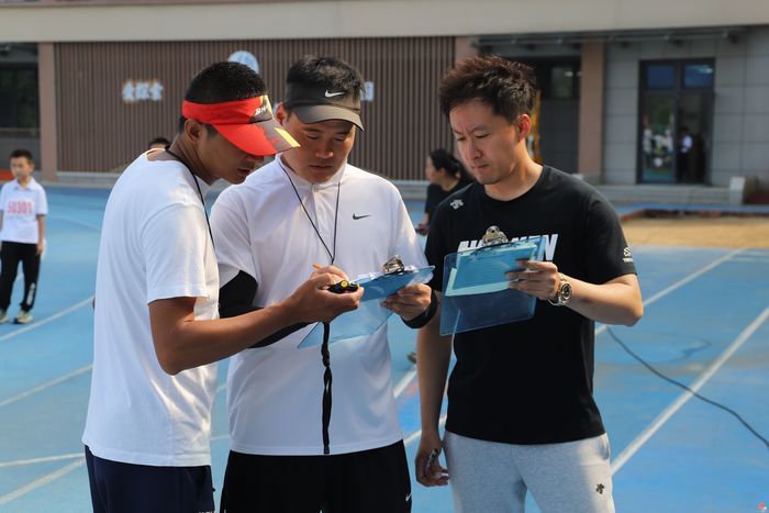 强身健体逐梦想 童心献礼贺华诞——济南市历下区燕山小学举行2026年秋季田径运动会