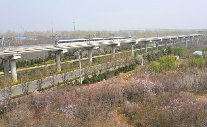 “济南最美地铁线”向你驶来