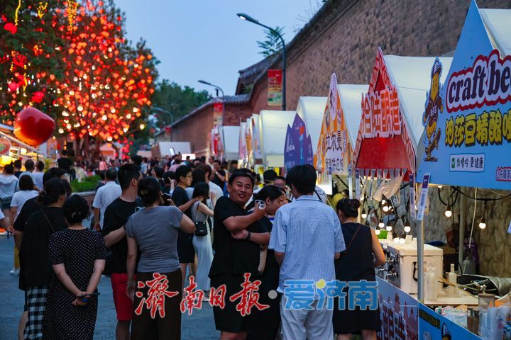 晚风醉泉城 泉城精酿啤酒节点燃上新街夏夜烟火