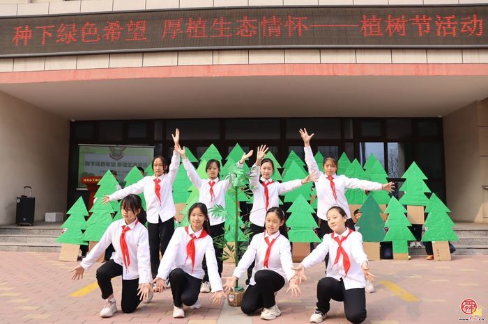 济南市天桥区枫景小学开展植树节活动