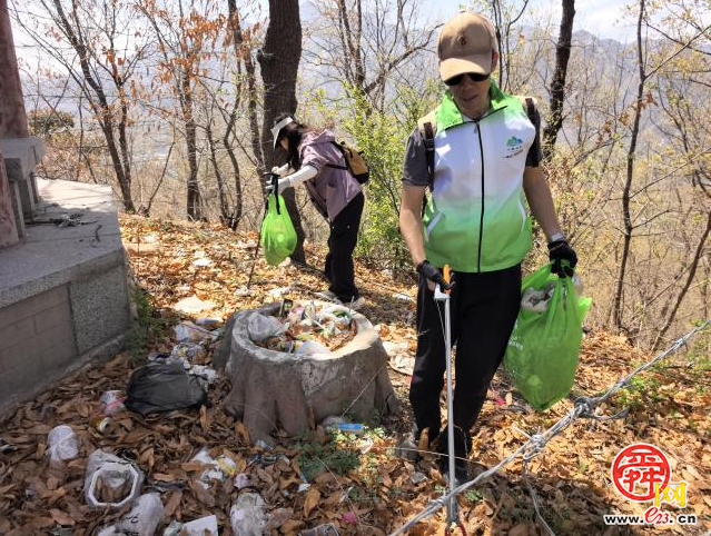 百人聚力净山野 生态守护筑青山 济南“一城山色”药乡森林公园百人净山活动圆满收官