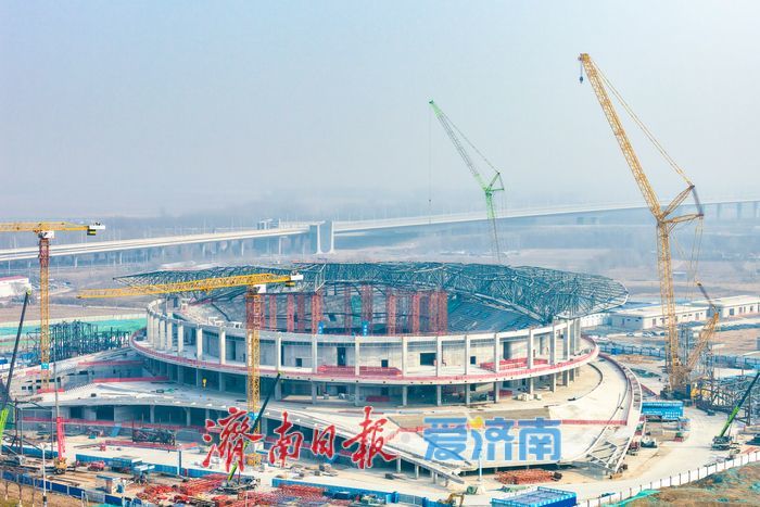 济南黄河体育中心体育馆钢结构屋盖雏形已现