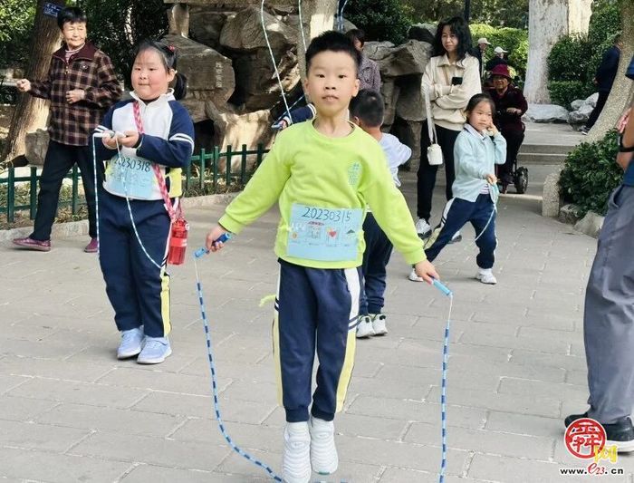 超燃！亲子微马乐翻天——济南市经五路幼儿园举办趣味运动嘉年华系列活动