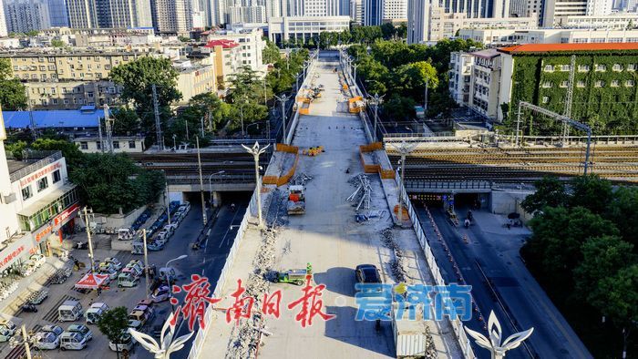 济南纬二路跨铁路天桥全力推进升级改造 智慧管控护航民生出行